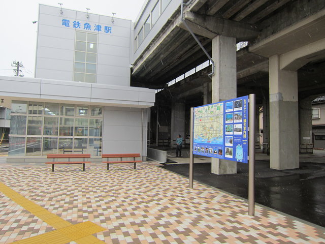 富山地方鉄道 電鉄魚津駅前：納入・施工事例 | カシイ製品情報サイト